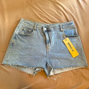 Criss-cross Button Light-Wash Shorts
